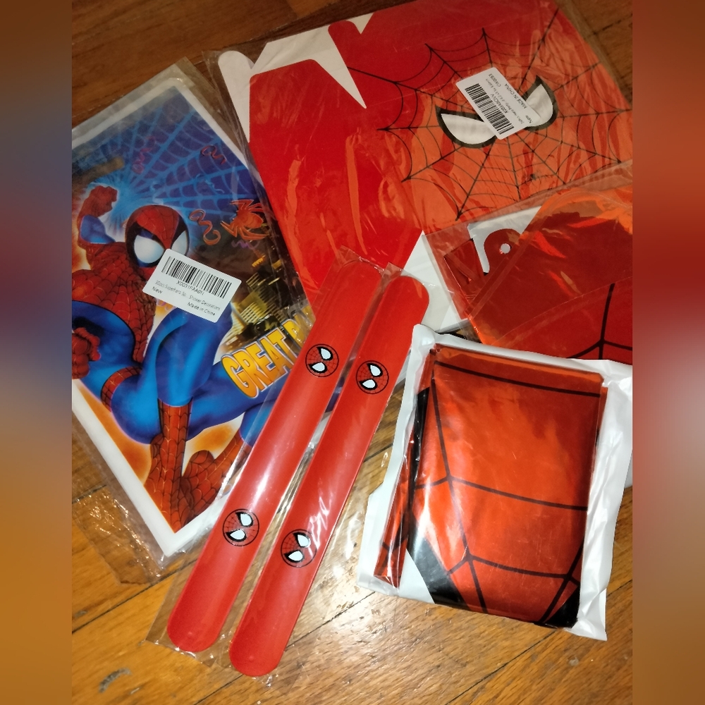 Spider-Man Birthday Party Supplies Set - Picture 2 of 3